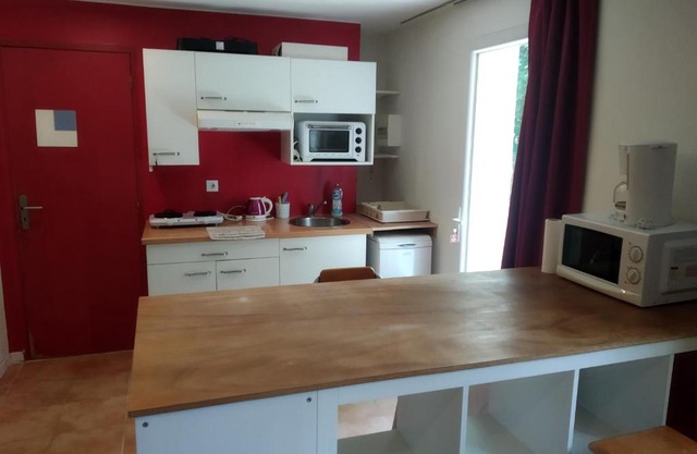 studio en rez-de-jardin dans la verdure