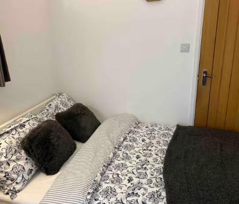 Studio flat with private entrance