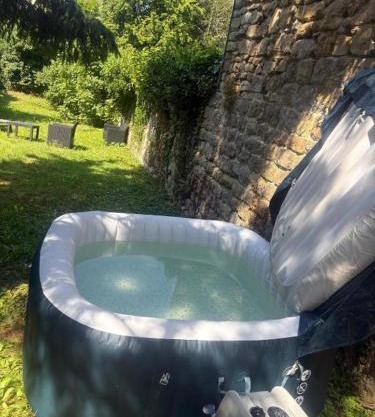 Studio rénové avec jacuzzi & jardin, 5 min du centre historique