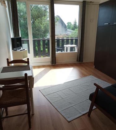 Studio tout confort au bord du lac d'Estey avec parking privé