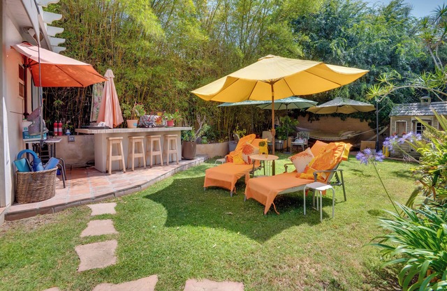Studio w/ Hot Tub Access, 4 Mi to SoFi Stadium