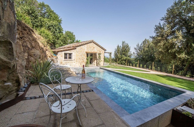 Estupenda casa de vacaciones privada con piscina privada, A/C, WIFI, TV, patio, aparcamiento