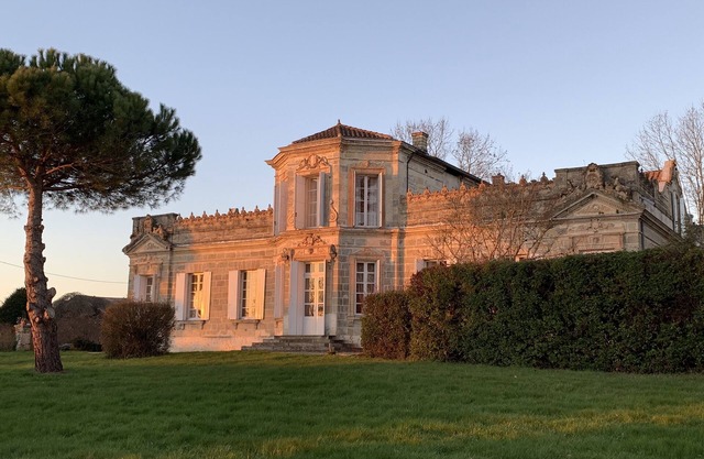 Impresionante mansión del siglo XVII con capacidad para 24 personas en el campo de Aquitania