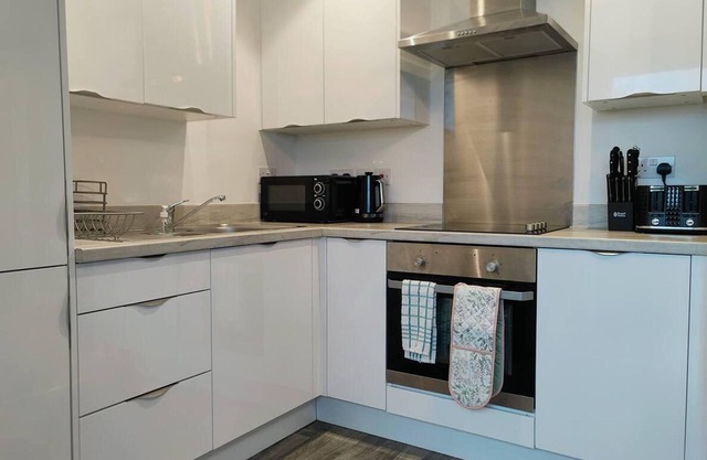 Stunning 2-bed Serviced Apartment in Swindon