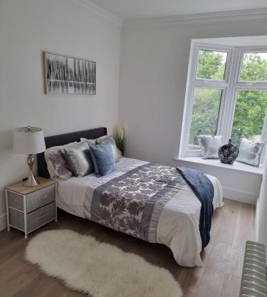 Stunning 3-bedroom, 2-bathroom, Garden & Hot Tub, West Kensington