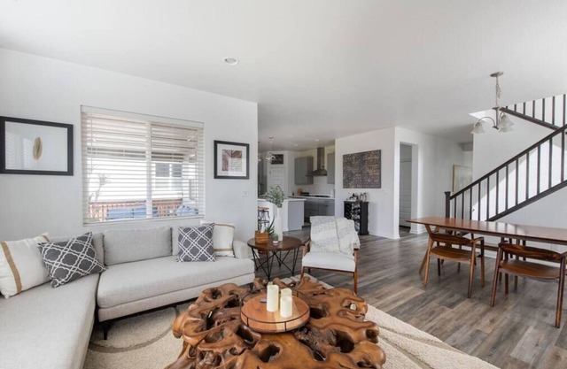 Stunning 3BD House w/ Wi-Fi & Parking