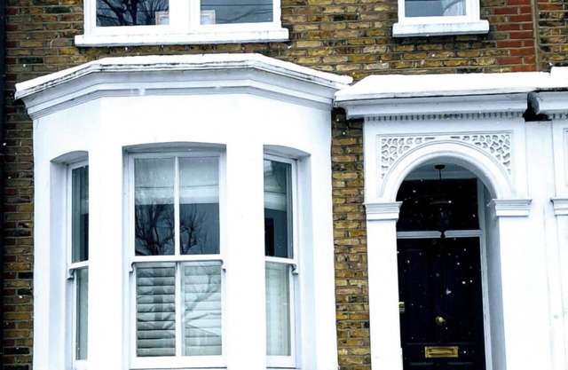 Stunning 4BD Home with Private Garden, East London