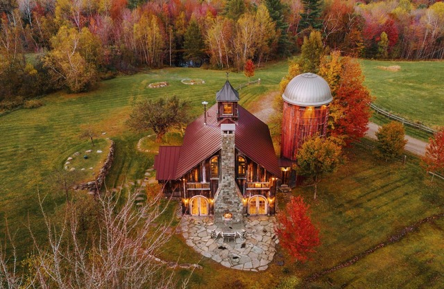 Marco de madera personalizado Barn & Silo casa, 250 acres, Treehouse, 15 min a Stowe.