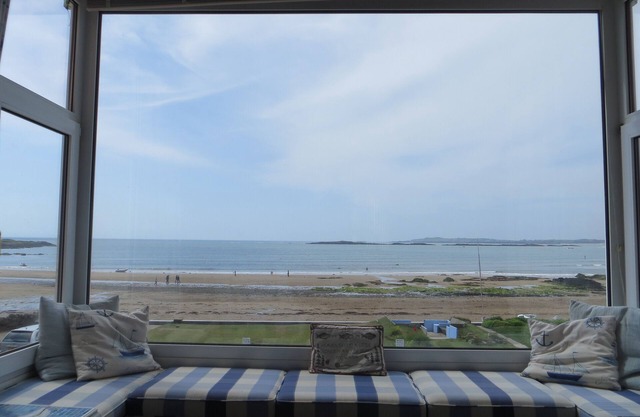 Impresionantes vistas de la bahía y puestas de sol visto desde todos los ambientes. Sala de juegos. Wetroom.