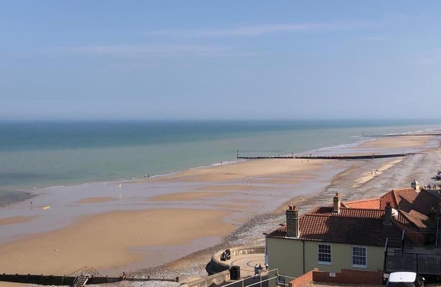 Stunning Cromer beach house with sea views