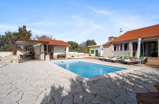 Impresionante casa en Drinovci con.