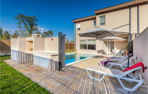 Stunning Home In Segotici