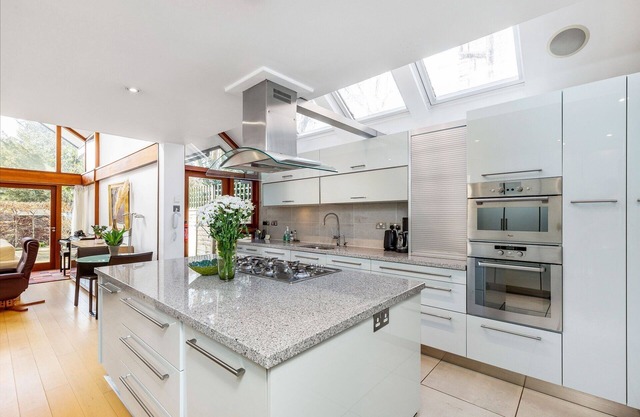 Stunning house in Roehampton near Putney. Good transport.