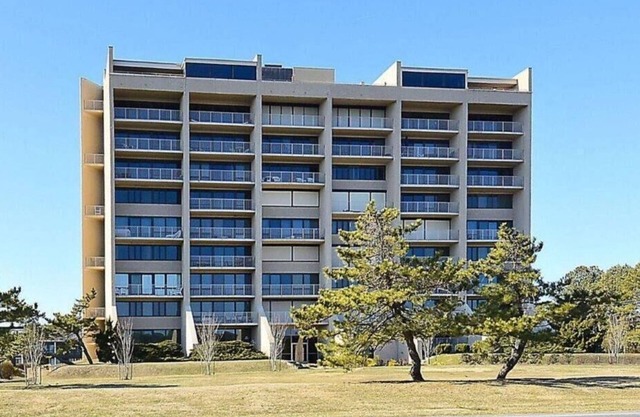 Stunning Oceanview Condo Steps from the Beach with Pool, Tennis & Parking!