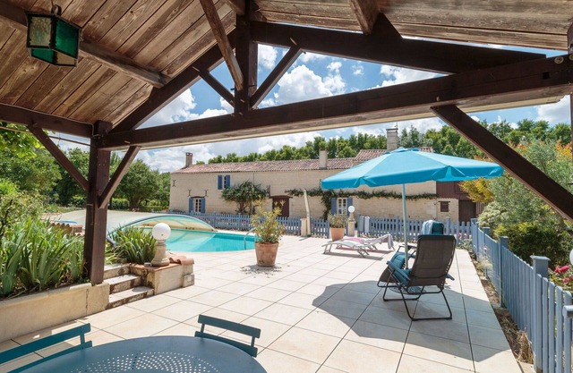Casa de vacaciones privada con WIFI, piscina privada, TV, terraza, mascotas permitida, aparcamiento