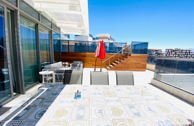 Apartamento con piscina privada.