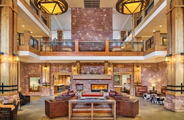 Stunning penthouse with 3,600 sq. ft. of luxury! by RedAwning - Save 20% on 7+ Nights!
