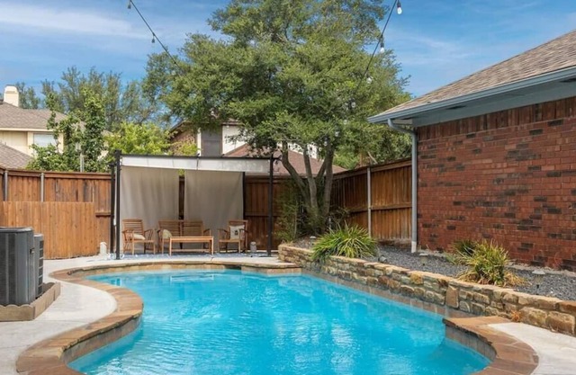 Stunning Pool, Beautiful 3/2 home w/Outdoor Space!