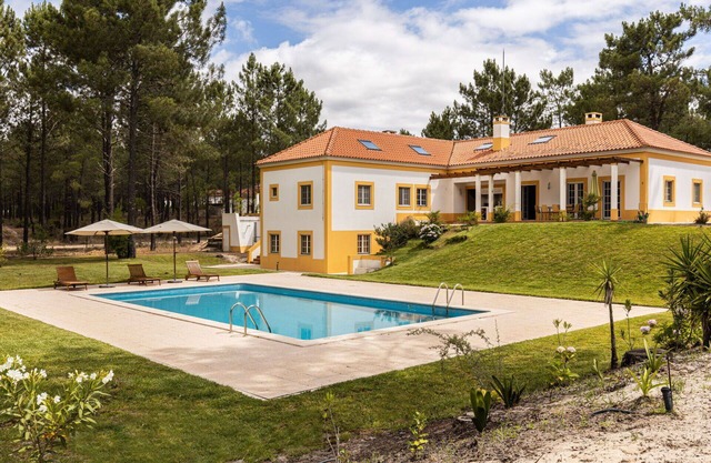 Estupenda casa de vacaciones privada con piscina privada, TV, terraza y aparcamiento