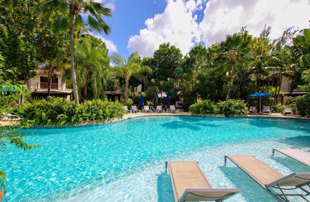 Stunning Private Tropical Retreat with Resort Pool - Claridges 1