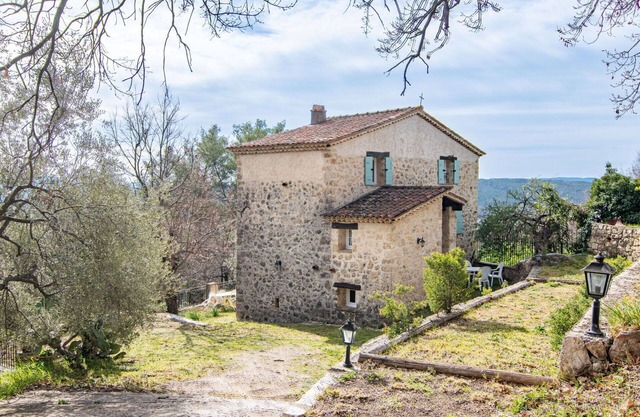 Maravillosa casa de vacaciones privada con A/C, TV, patio, mascotas permitida y aparcamiento