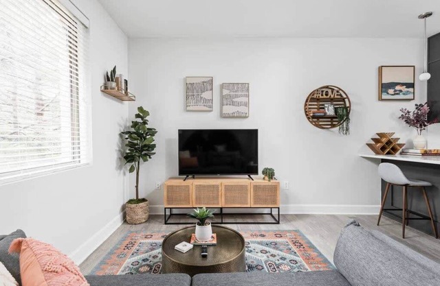 Stunning Studio Apt near Broad Ripple CozySuites