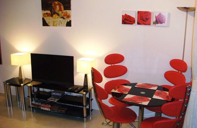 Impresionante estudio apartamento de vacaciones para 2/3 en el complejo, cerca de la playa con 2 piscinas