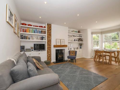 Stunning stylish flat near Richmond Bridge Pass the Keys
