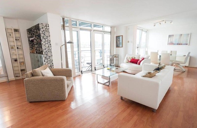 Impresionante Thames Riverfront Ver Apartamento Cerca de Canary Wharf!
