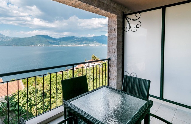 Impresionante ático de dos dormitorios con excelentes vistas y piscina