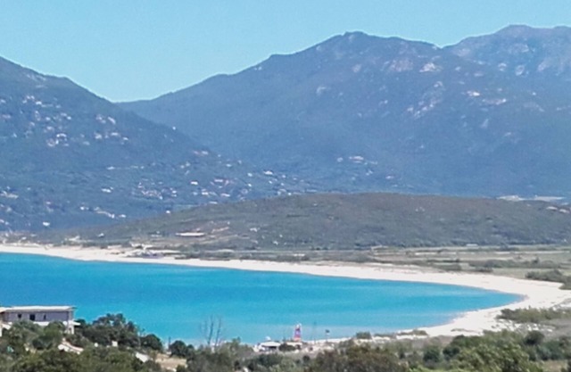 Impresionante villa al sur de Córcega Campomoro a 700 m de la playa.