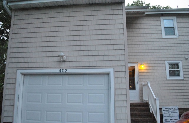 Stunning view of Lake Christine w/a 3-min walk to Croatan beach!