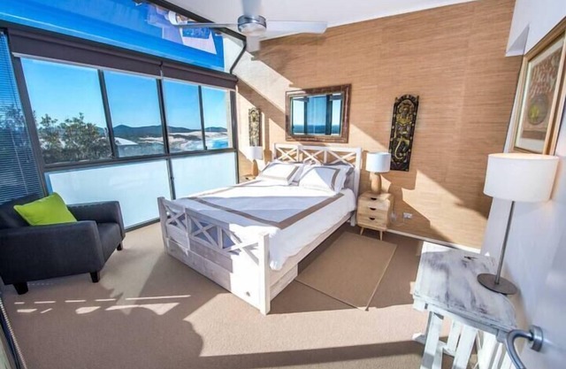 Stunning views sunrise to sunset - walk to beach - shared pool/spa
