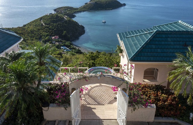 Impresionante villa con piscina, jacuzzi, vistas al mar de 180 grados