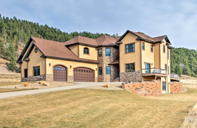 Gran 5BR Deadwood Area Home w / Bañera de hidromasaje y sala de juegos