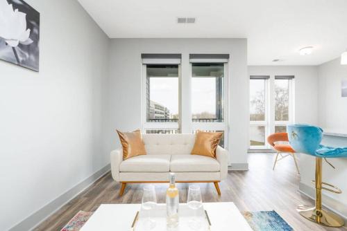 Stylish 1BR Apartment with View
