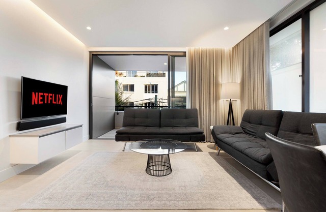 Stylish 1BR Apartment w/ Balcony near Coogee Beach
