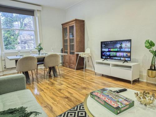 Stylish 2-Bedroom Apartment in Maida Vale near Little Venice & Paddington