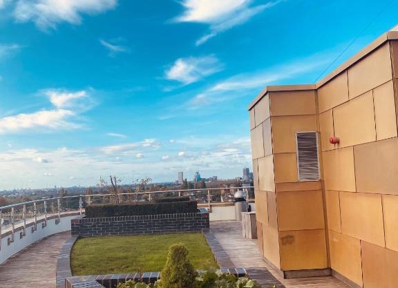 Stylish 2bed2bath flat roof garden city view
