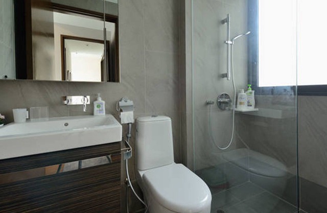 Elegante 2BR Condo 8 minutos para MRT