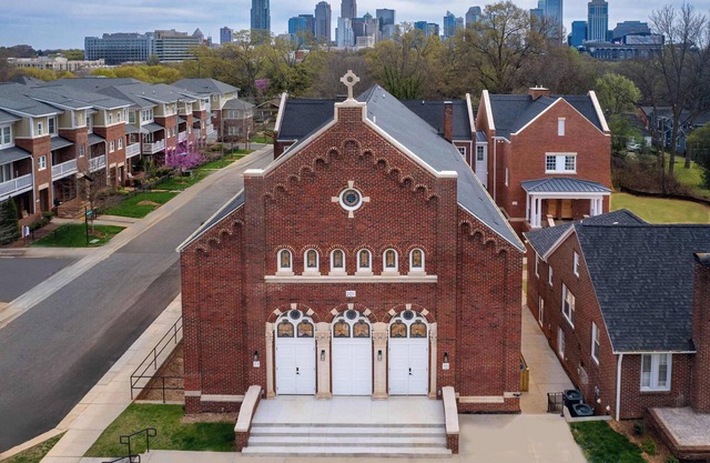 Luxury Rooftop Townhome in Restored Church, 5 mins to DT