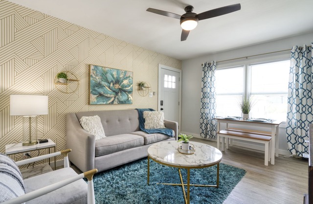 Stylish 2BR Duplex In The City. Ideal For Small Groups.