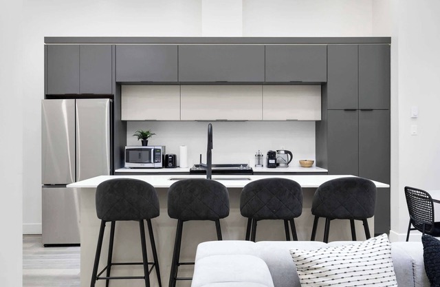 Unreal 2 BDR in Heart of MTL With Shared Patio