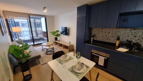 Stylish 2BR Urban Oasis for 3 in Vibrant Las Condes