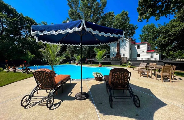 Stylish 3 Bedroom Country House Outside NYC