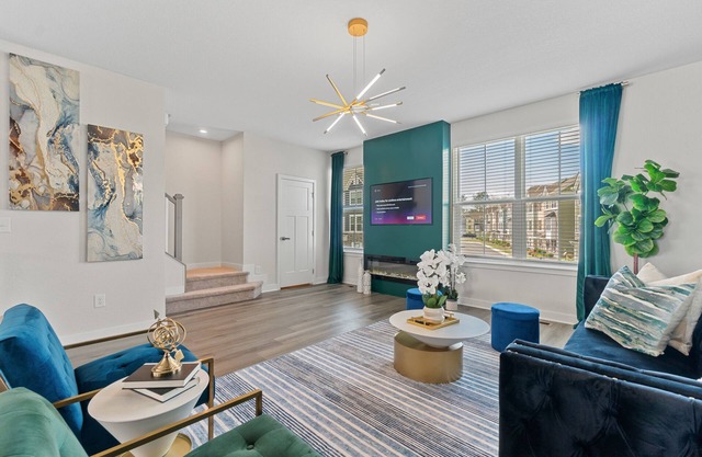 Stylish 3 Bedroom Townhome w/ King Bed & Private Lake Access!