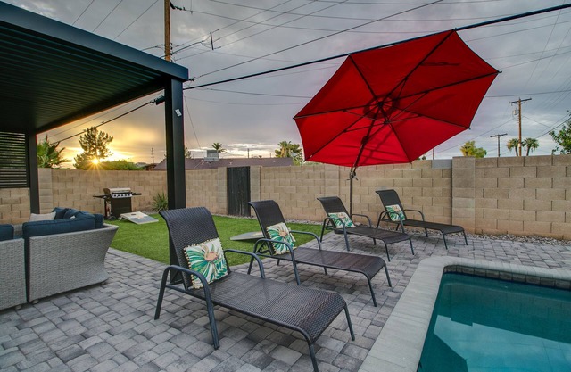 Impresionante remodelación moderna con piscina climatizada cerca del casco antiguo de Scottsdale y ASU.