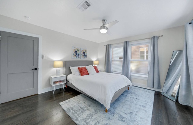 Stylish 4 bed home in Rice Village/Tx Med Center