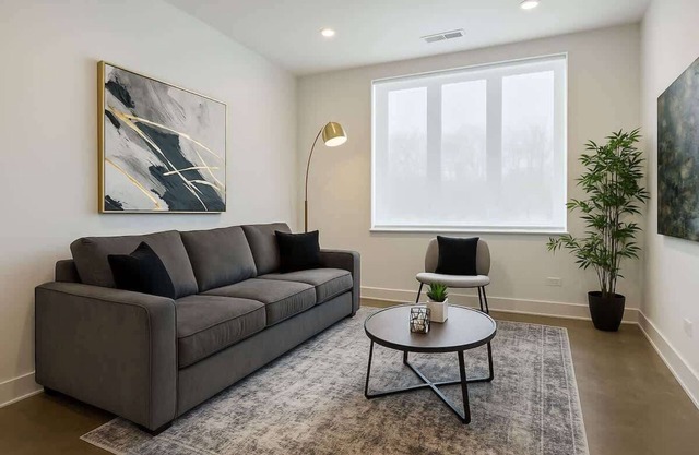 Stylish 4BR South Loop Home!