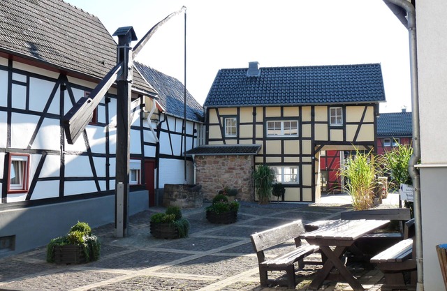 de estar elegante y acogedor en casa de estilo Tudor justo en el histórico Ziehbrunnen